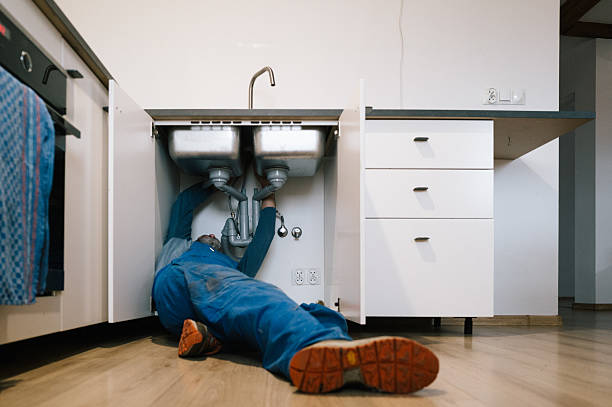 Professional Leak Detection technician working in Beason, IL